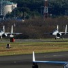 滑走路の南端で離陸待機する2機のF-15。