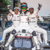 優勝した#1 ポルシェの（左から）ベルンハルト、ハートレー、ウェーバー。