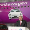 ピーチ･アビエーションとのコラボ企画を発表するVWジャパンの代表取締役ティル・シェア氏