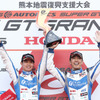 優勝した佐々木大樹（左）と柳田真孝。
