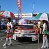 多くのレースクイーンがグリッドを華やかに彩る。