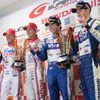左からGT500王者のコバライネン、平手、GT300王者の土屋、松井。