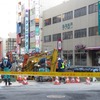 地下鉄七隈線の工事現場で陥没した道路（11月12日）。11月15日明け方にも仮復旧の見込みだ。