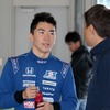 金石勝智講師から指導を受ける笹原右京(左)