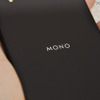 背面にMONOのシリーズロゴを配置。ピカピカのフロント・リアガラスパネル仕様なので、ブラックモデルは特に指紋が付くとやや気になる