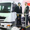 ミツビシ・モーターズ・フィリピンズ・コーポレーションの加藤芳明社長兼CEO（左）とDiamond Motor CorporationのGeorge Blaylock社長