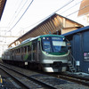 木材を積極的に使い改装した戸越銀座駅