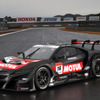 ヨコハマを履くことになった、チーム無限の#16 NSX-GT。