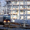 アップダウンの谷間にある新駅設置現場