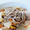 そばは地元産の手打ち、手切り。食感は非常に良かった。2軒のレストランではこのほか、山の幸系の美味しい定食がいろいろラインナップされていた。