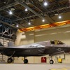 岩国基地で報道陣に公開された「F-35B ライトニングII」、最新鋭のステルス戦闘機だ。