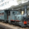 伊予鉄道は2018年4月をめどに持株会社制に移行する。写真は伊予鉄道の松山市内線で運行されている『坊ちゃん列車』。