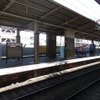大橋駅のホーム。現在は普通列車と急行が停車している。
