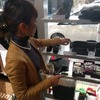 軽さとスマートさ。松崎さんも一押しのドライバーズサングラスDEEC。