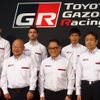 2日、トヨタGAZOOレーシングの記者会見に登壇した豊田社長（前列中央）　《撮影 池原照雄》