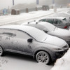積雪時にワイパーを立てる例　(c) Getty Images