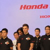 スーパーフォーミュラにはチーム無限からの参戦。左は僚友となる山本尚貴（13年王者）、右は手塚監督。