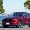 新色の「ソウルレッドクリスタルメタリック」に身を纏った2代目「CX-5」。グレードは2.2LディーゼルターボはXDプロアクティブ2WD