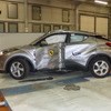 トヨタC-HR：ユーロNCAP、側面ポール衝突試験