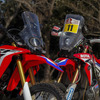 Honda CRF250RALLY（写真左）とCRF450RALLY。