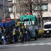 機動隊のワンボックス車と貨物トラックが官邸前で右直事故（9日・千代田区永田町1）