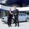 BMW、ドイツ最大のレンタカー会社の会長に水素自動車を貸与