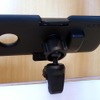 挟む際はネジ止めで行うため、ルーバーなどへのダメージは少なそうだ