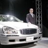 【新聞ウォッチ】販促効果は!? ゴーン社長、テストコースでの試乗会に参加