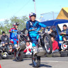 本多元治選手（手前）と小林直樹氏のホンダトライアルデモンストレーションチームによるライディングアドバイスとデモ走行（昨年の様子）
