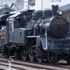 C12 244による乗車体験。圧縮空気により車掌車を引きながら走行。今年から運転室の乗車もできるようになった。