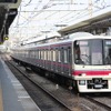 京王電鉄の電車は井の頭線を除き、1990年代前半から現在の塗装が採用されている。
