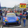 2番グリッド発進の#61 スバルBRZ。