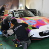 【MX-5カップジャパン 第3戦】レスポンス号、ド派手に大変身！ラッピング施工現場に密着…YMG1