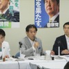 自民党二輪車問題対策PT　左からじゅん子事務局長、逢沢一郎座長、今村雅弘幹事長（21日・永田町）