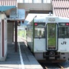 黒磯～新白河間の普通列車はE531系に変わるが、一部の列車は気動車のキハ110系（写真）になる。