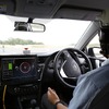 トヨタ・オーリスがベースの自動運転関連技術搭載車で総合周回路を自動操舵で走行中