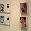壁には作品の抜粋が展示されていた。