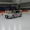 一般ユーザーがスケートリンクでスタッドレスタイヤを体験試乗