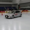 一般ユーザーがスケートリンクでスタッドレスタイヤを体験試乗