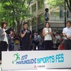 向かって左から加藤アナ、佐藤選手、福島選手、鈴木長官。