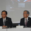 トヨタ自動車の2017年度第1四半期決算会見の様子。左から大竹哲也専務役員、村上晃彦専務役員