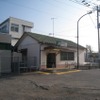 現在の駅舎は相鉄が相模線を運営していた頃に建設された。