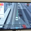 AI技術を利用し、他車の行動を予測しインタラクションしながら合流を行うシミュレーション。行動計画の候補を挙げ、それらのリスクを比較する