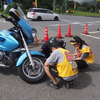 タイヤ点検活動の様子（箱根ターンパイク 大観山駐車場）