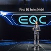 EQブランドの最初の市販車の車名を「EQC」と発表するダイムラーのメルセデスベンツ乗用車開発担当、オーラ・ケレニウス取締役（フランクフルトモーターショー2017）