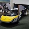 フランクフルトモーターショーに出展した「AeroMobil」の空飛ぶ自動車『Flying Car』。写真は翼を畳んだ状態
