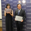 VAIOの吉田秀俊社長（右）と女優の市川実日子さん