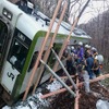 土砂流入で脱線した普通列車（2015年12月）。この影響で上米内～川内間が運休しているが、今年11月に運転を再開する。