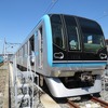 今回公開されたのは行徳車両基地での積込み作業。使用車両は15000系の第64編成だ。