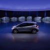GMシボレーのボルトEVの後方に並ぶ新型EV